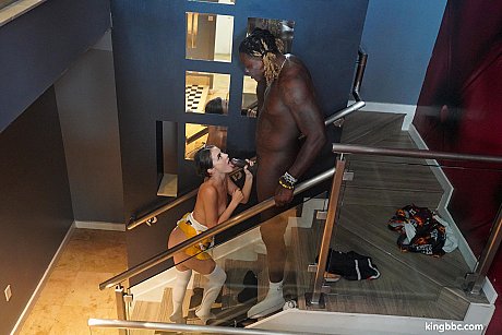 Pretty babe Kylie Quinn lets a black fiance bf dude eat her vagina before loving his BBC - Image 5 of 20  in Spreading category   featuring Louie Smalls, Kylie Quinn 