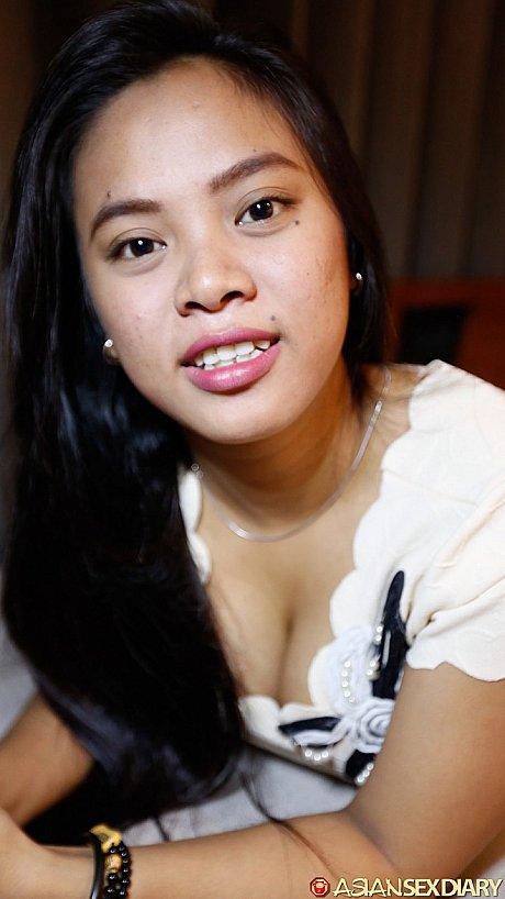 Adorable Filipina Nini undresses and flaunts her gigantic ass and boobies - Image 4 of 21  in Teen category   featuring NINI 