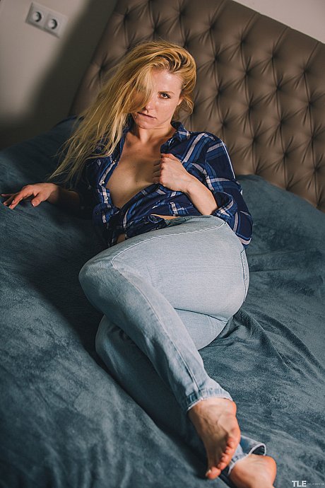 The Life Erotic performed by Jade XXX Pictures - Image 4 of 21   featuring Jade 