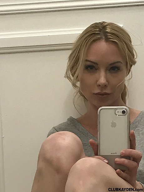 Beutiful blondy babe with pretty legs Kayden Kross flaunts her huge nips and melons - Image 1 of 20  in Amateur category   featuring Kayden Kross 