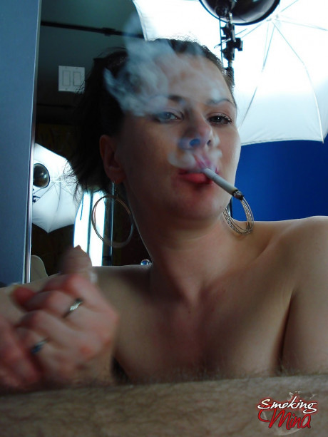 Brunette skank lady smokes while blows and swallowing on a humongous schlong - #1093043