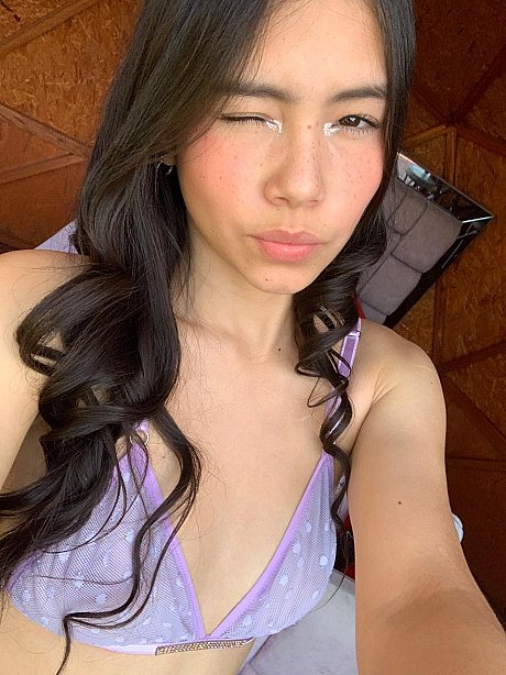 Blowketing Petinyta - Image 2 of 12  in Outdoor category   featuring Petinyta 