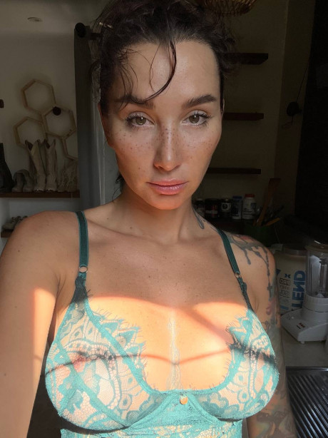 Petite OnlyFans lady girl chick Angelica Anders shows her sweet cleavage in a solo - #913154