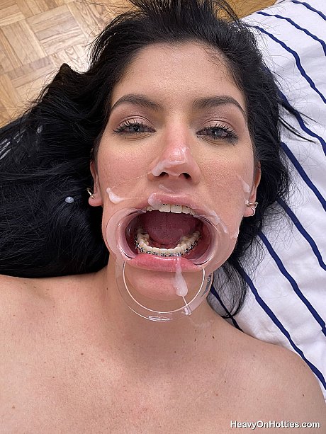 Dark haired amateur Yenifer Chacon holds her mouth thick open for a cumshot - Image 12 of 16  in Amateur category   featuring Yenifer Chacon 