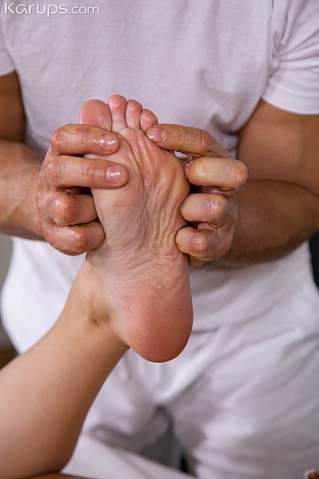 American young Bella Rico gets her feet massaged & twat nailed by her masseur - Image 4 of 21  in Pussy category   featuring Bella Rico 