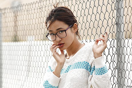 Adorable chinese babe Saki Kishima showcasing her amazing curves outdoors - Image 5 of 11  in Outdoor category   featuring Saki Kishima 