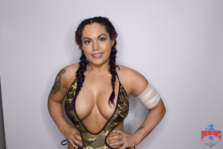 Wrestler Jasmeen LeFleur treats a fiance boyfriend man to a ride on top before facesitting him - #1547466