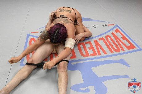 Wrestler Jasmeen LeFleur treats a fiance boyfriend man to a ride on top before facesitting him - #1547473