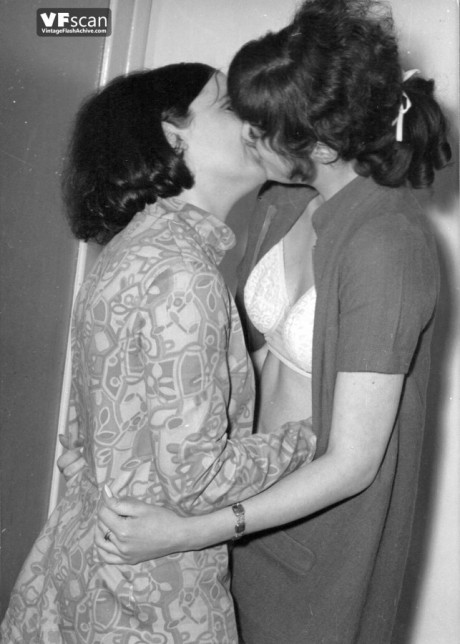 Vintage MILF pornstars loving hot lesbian kissing and pussy licking - #254336