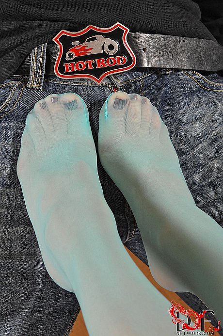 Hungarian cutie Kitty Cat gets her pantyhose stripped before giving a footjob - Image 5 of 20  in Sexy category   featuring Kitty Cat 