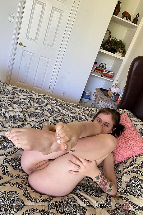 Lovely teenie with a big behind Rosalyn Sphinx shows her inviting holes up close - Image 13 of 20  in Skinny category   featuring Rosalyn Sphinx 
