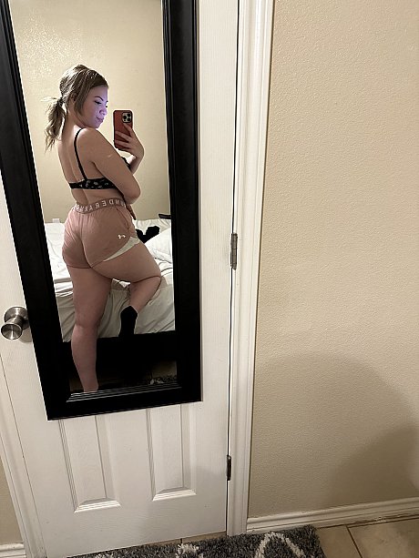 Chubby OnlyFans cam babe Kayla Bumsy flaunts her enormous booty wearing booty shorts - Image 6 of 20  in Amateur category