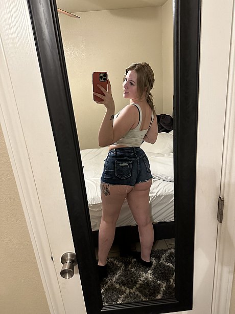 Chubby OnlyFans cam babe Kayla Bumsy flaunts her enormous booty wearing booty shorts - Image 10 of 20  in Amateur category