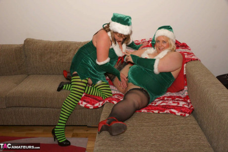 Obese yellow-haired Lexie Cummings partakes in lesbian sex in Christmas clothing - #812371