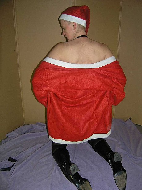 Older amateur Tiffany Pearl shows her boobies and twat in Christmas attire - Image 10 of 16  in Pussy category   featuring Tiffany Pearl 