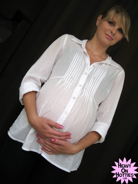 Attractive pregnant Ukrainian Wiska milks her huge melons and gives a blowjob - #1098591