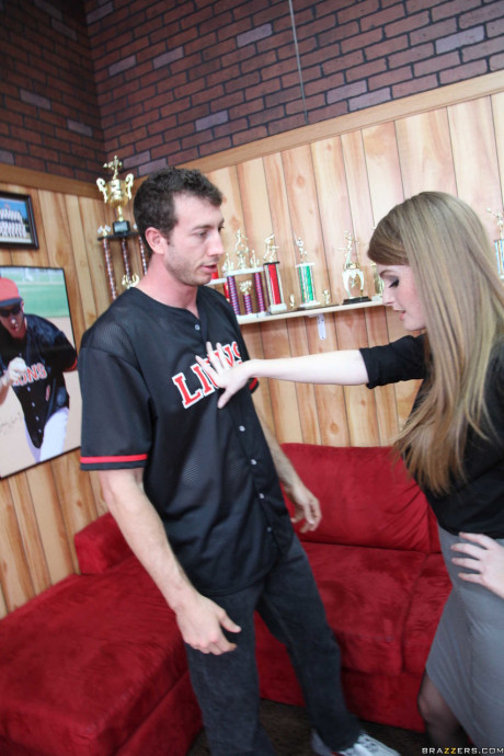 Hot sports agent Faye Reagan gets slammed by a handsome baseball player - #9560