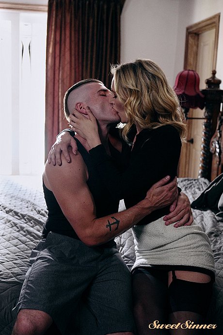 Mile High Media starring Mona Wales, Nathan Bronson Hot XXX - Image 15 of 21  in Teen category   featuring Mona Wales, Nathan Bronson 