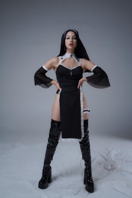 Slim ebony haired teenie Rinka Tachibana exposes her fantastic body and curves - #1465580