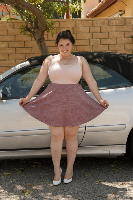 Curvy GF Carolina Munoz shows her fat behind and lacy white underwear - #277636