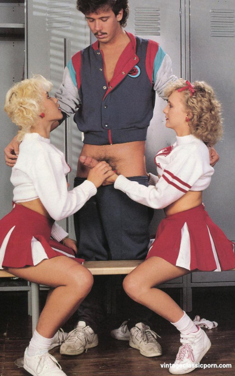 Nasty schoolgirls share a giant schlong in a wild debauchery in the locker room - #1454295