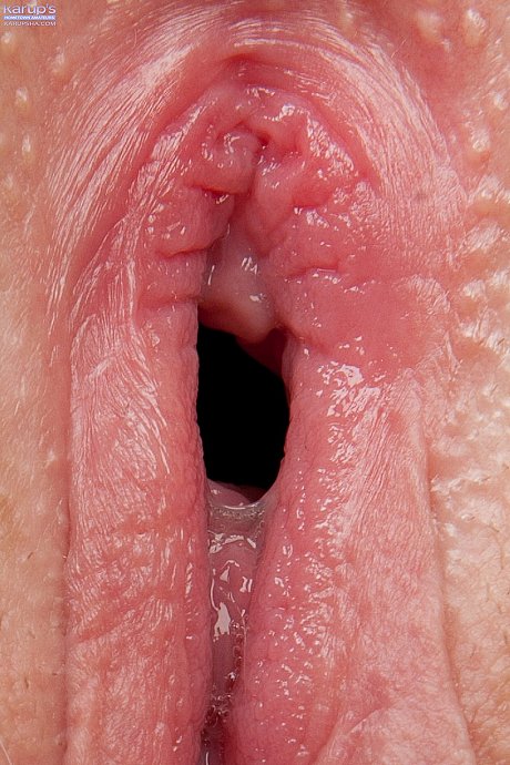 Skinny blonde with a huge butt Elaina Raye spreads her lovely cunt meaty open - Image 13 of 20  in Legs category   featuring Elaina Raye 