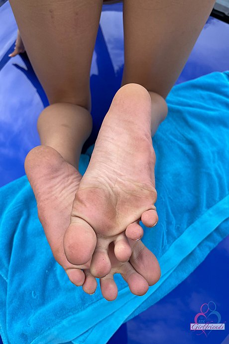 Amateur Alexia Anders unveils her melons and presents her creamy twat on a car - Image 17 of 20  in Pussy category   featuring Alexia Anders 