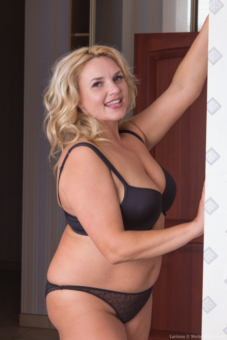 Overweight blondie housewife fingers her wet beaver after disrobing - #1536213