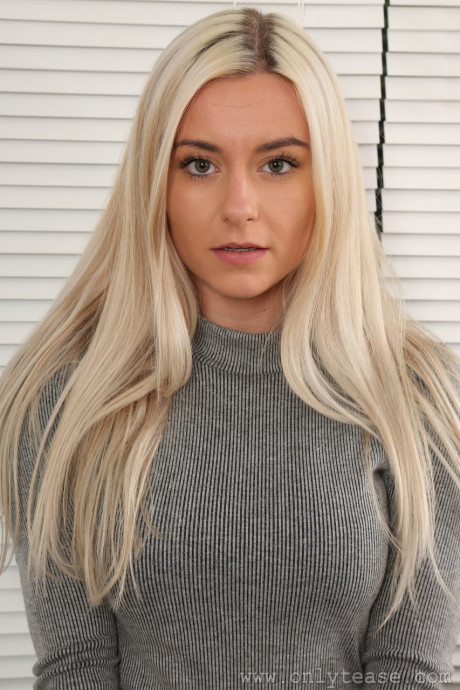 Nerdy secretary Elle M doffs her grey dress and poses in ravishing nylons - #1467779
