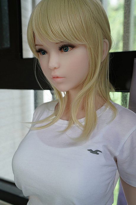 Hot blondie and busty ginger head expose their unprotected butts in sweatpants