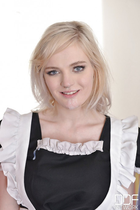 Blondie Euro maid Carly Rae taking rough face fucking in hardcore MMF 3some - #1544052