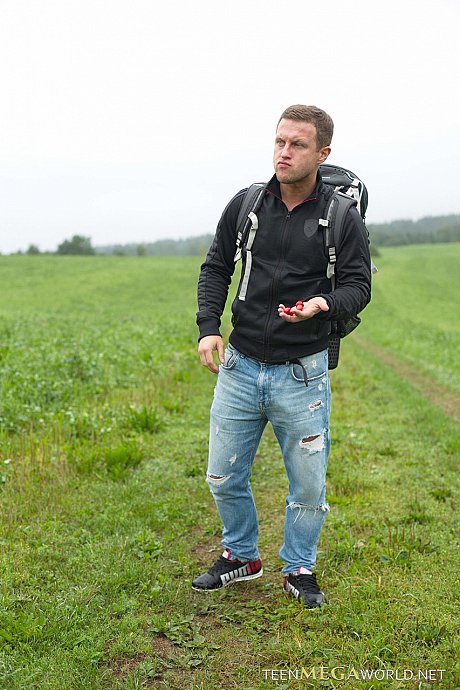 Petite teen Arwen Gold screws a hiker as he helps her with a broken car - Image 4 of 20  in Pussy category   featuring Arwen Gold, Yuriy Sergeev 