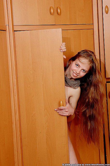 Natural-titted teen Sarah showing every inch of her stunning body - Image 3 of 20  in Babe category   featuring Sarah 