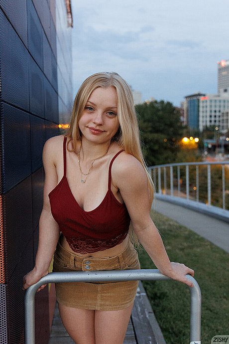 Zishy starring Kylie Shay XXX Gallery - Image 10 of 13  in Outdoor category   featuring Kylie Shay 