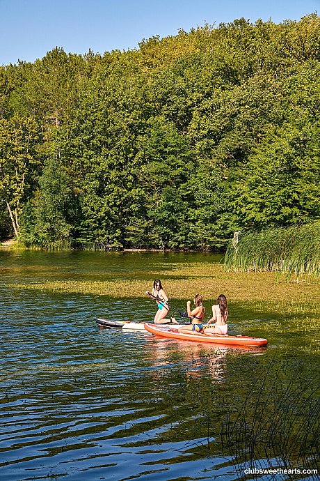 Club Sweethearts featuring Amelia Ost, Dakota Doll, Sumiko Smile Porn Images - Image 2 of 21  in Lesbian category   featuring Dakota Doll, Amelia Ost, Sumiko Smile 