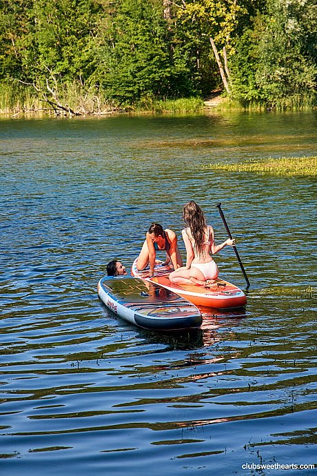 Club Sweethearts featuring Amelia Ost, Dakota Doll, Sumiko Smile Porn Images - Image 3 of 21  in Lesbian category   featuring Dakota Doll, Amelia Ost, Sumiko Smile 