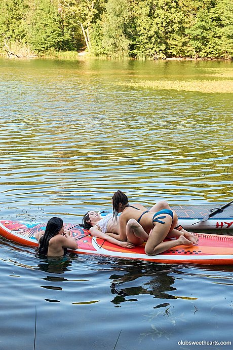 Club Sweethearts featuring Amelia Ost, Dakota Doll, Sumiko Smile Porn Images - Image 4 of 21  in Lesbian category   featuring Dakota Doll, Amelia Ost, Sumiko Smile 