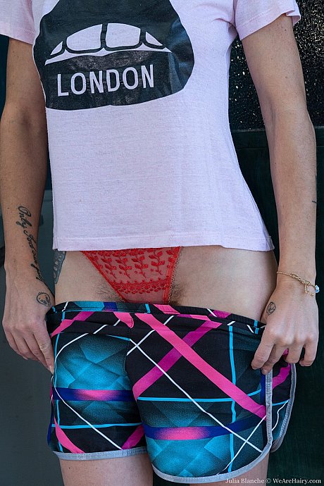 Sexy amateur Julia Blanche shows her large butt & her silky snatch outdoors - Image 5 of 21  in Pussy category   featuring Julia Blanche 