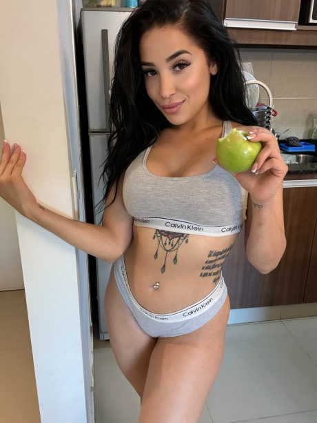 OnlyFans stunner Valentina Romeroo flaunts her curves in her undergarment - #1474318