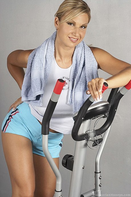 Fit yellow-haired exposes her large breasts and snatch while exercising on an elliptical - Image 2 of 15  in Dildo category  