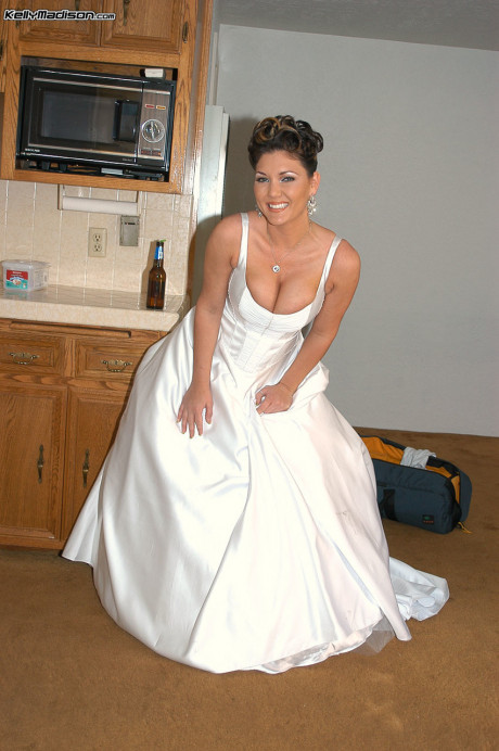 Curvy American MILF Claire Dames flashes her giant boobs on her wedding day - #1130741