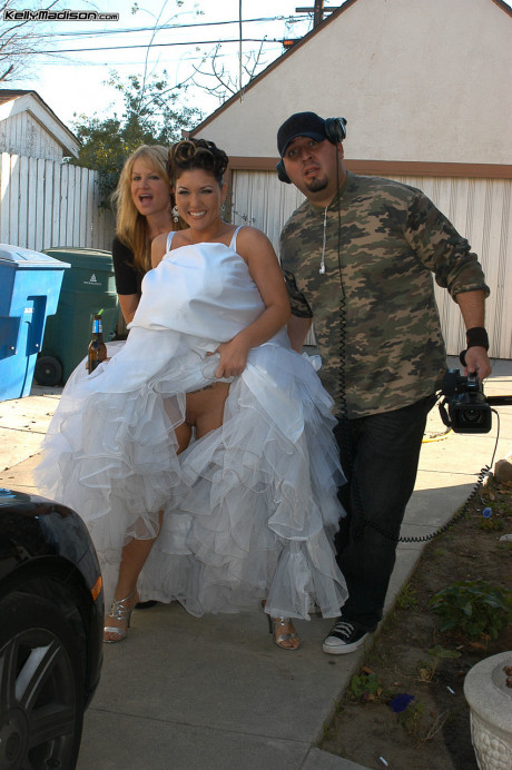 Curvy American MILF Claire Dames flashes her giant boobs on her wedding day - #1130742