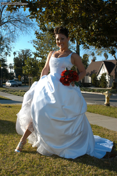 Curvy American MILF Claire Dames flashes her giant boobs on her wedding day - #1130743