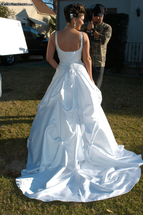 Curvy American MILF Claire Dames flashes her giant boobs on her wedding day - #1130744