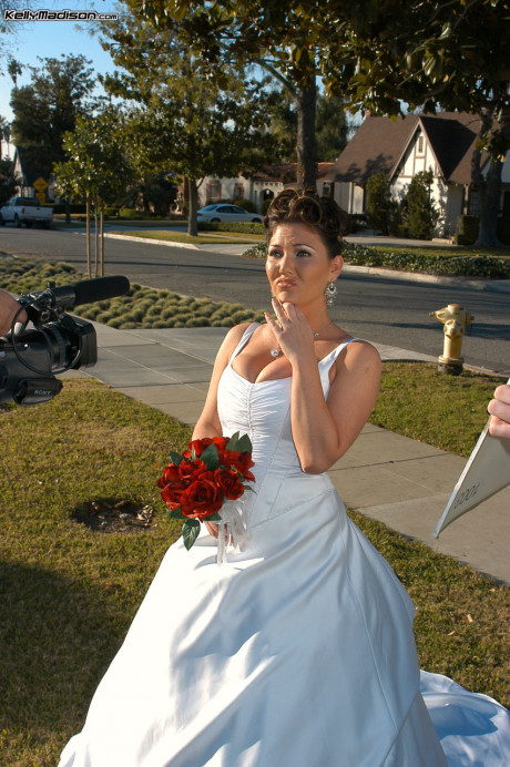 Curvy American MILF Claire Dames flashes her giant boobs on her wedding day - #1130746