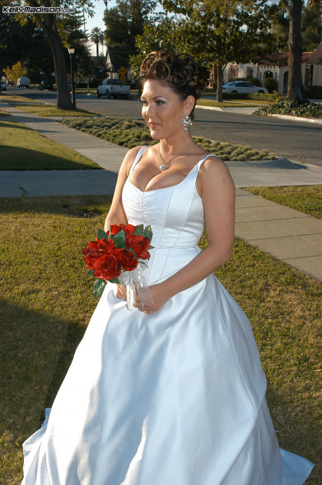 Curvy American MILF Claire Dames flashes her giant boobs on her wedding day - #1130747