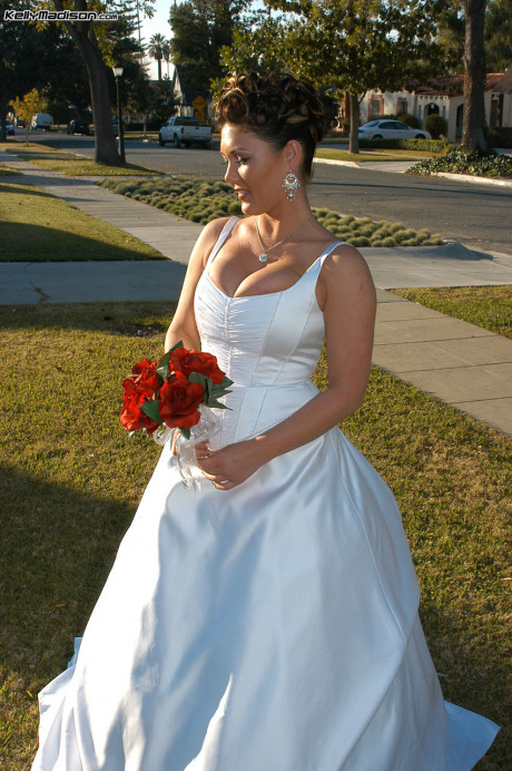 Curvy American MILF Claire Dames flashes her giant boobs on her wedding day - #1130748