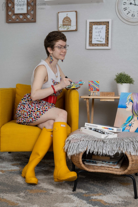 Short haired nerd Morgan K reveals her massive juggs and toys her furry pussy - #969140