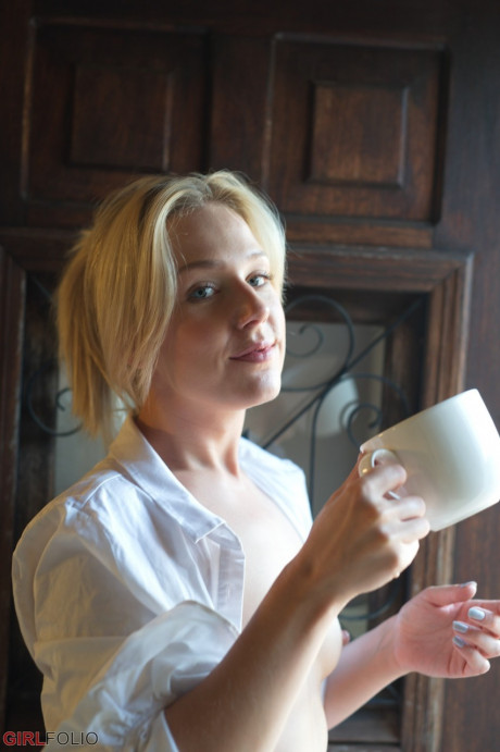 Blonde skank girlfriend chick Aston Wilde gets undressed in frame of doorway over coffee - #28710