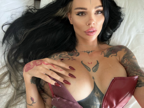 Tattooed OnlyFans cam babe shows off her gorgeous humongous titties up close - #878603